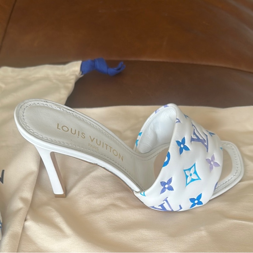 Louis Vuitton White and Blue Heels with Elegant Stiletto Design